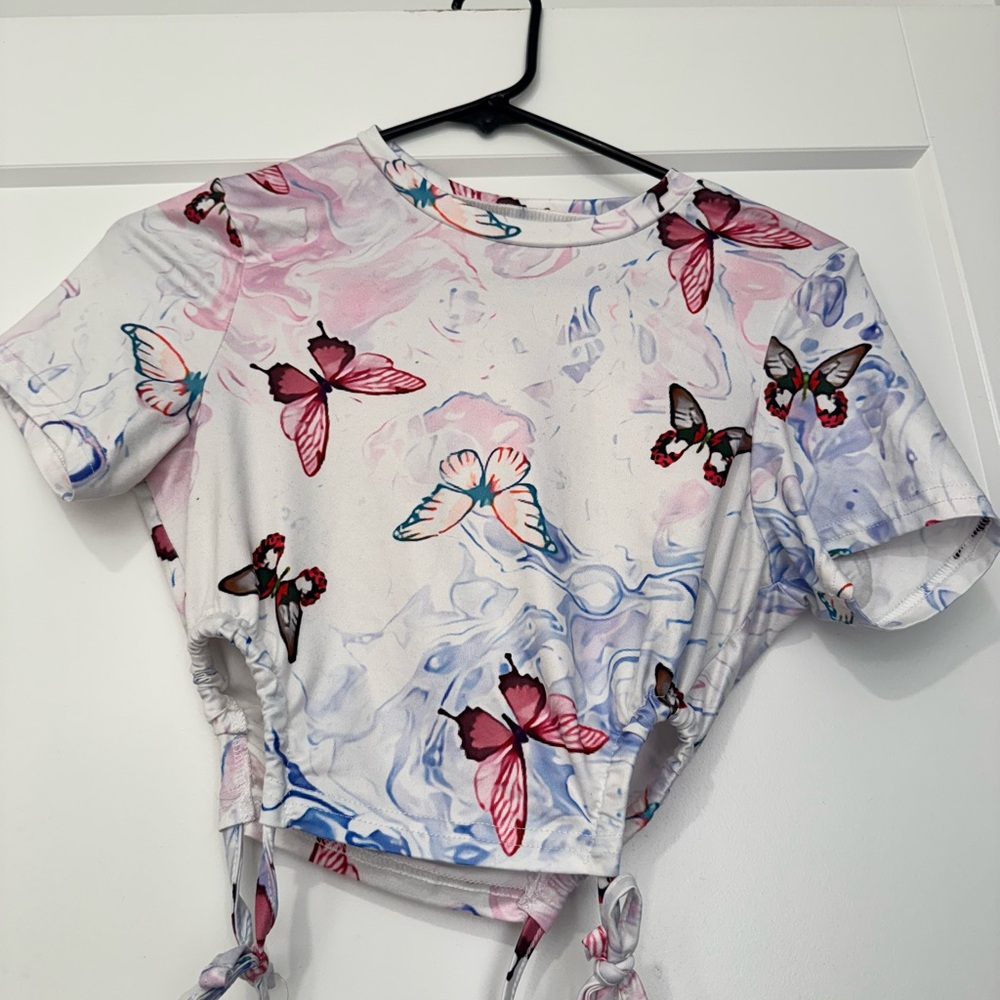 Butterfly Print Ruched Crop Top - Picture 3 of 4